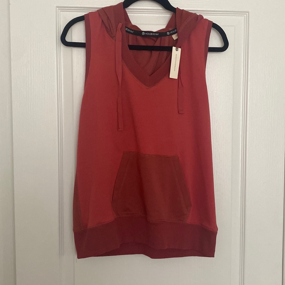 Red sleeveless hooded sweater top